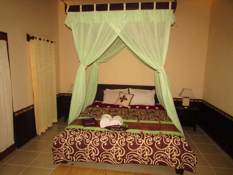 Man's cottage bedroom, Pemuteran
