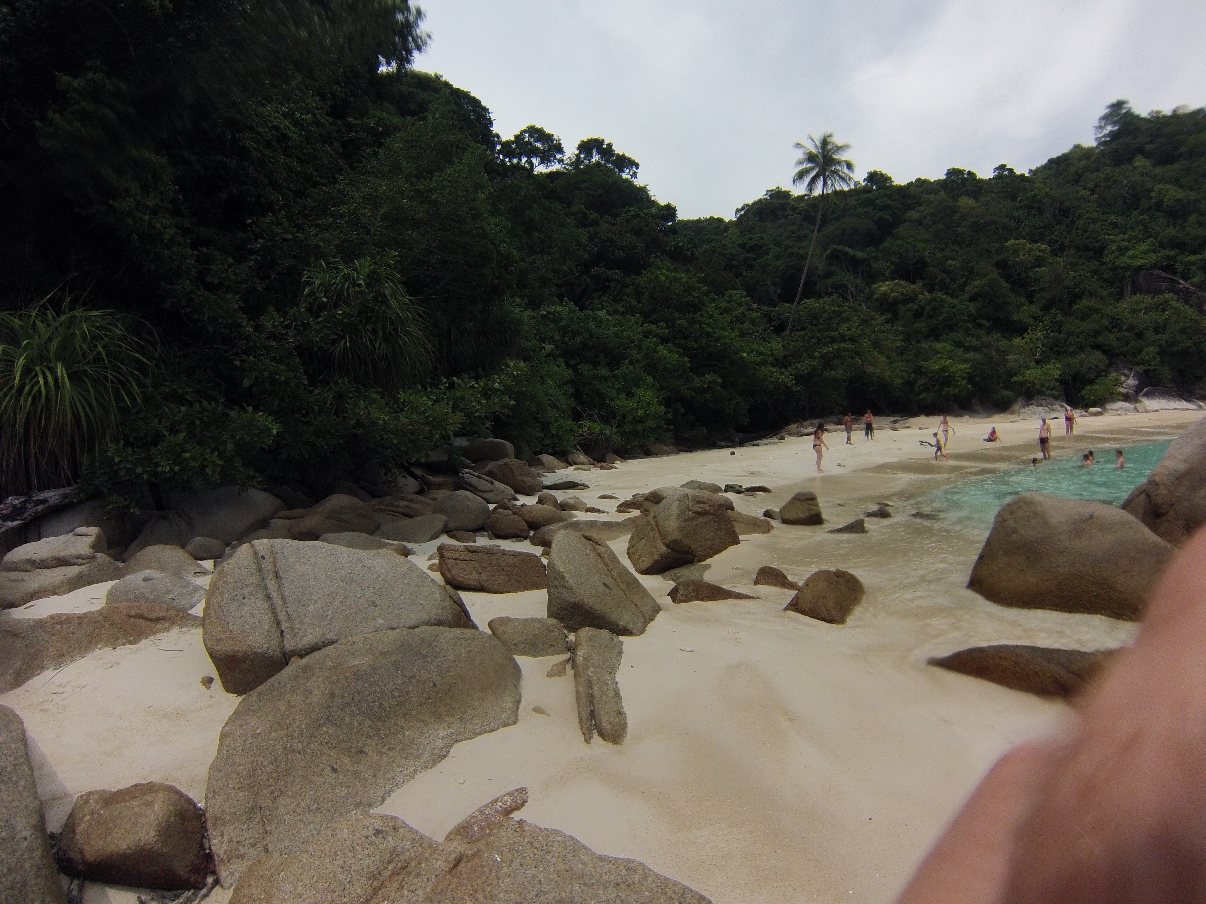 Plage et rochers, Perhentian, Malaisie