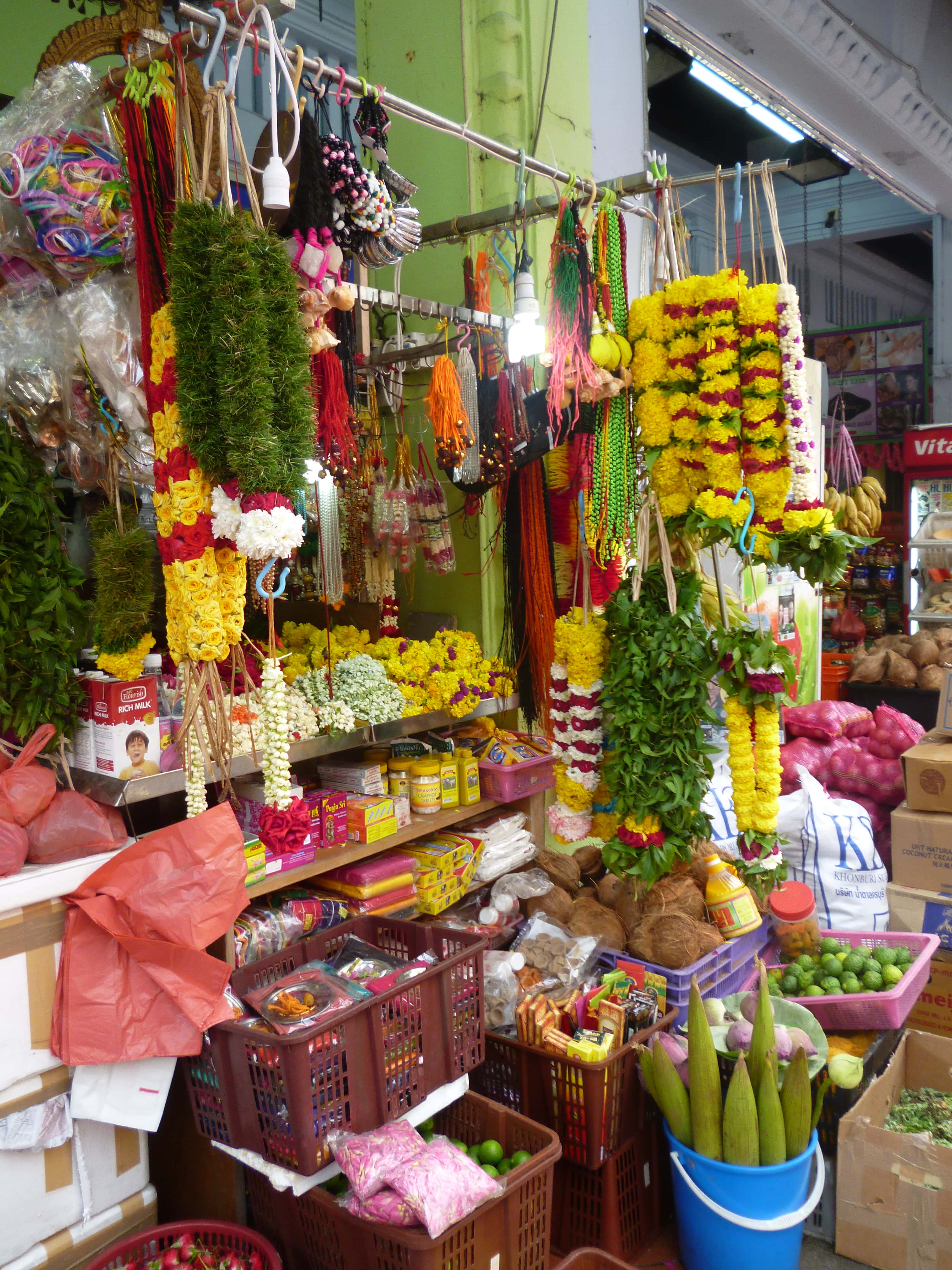 Offrandes de fleurs, Little India, Singapour