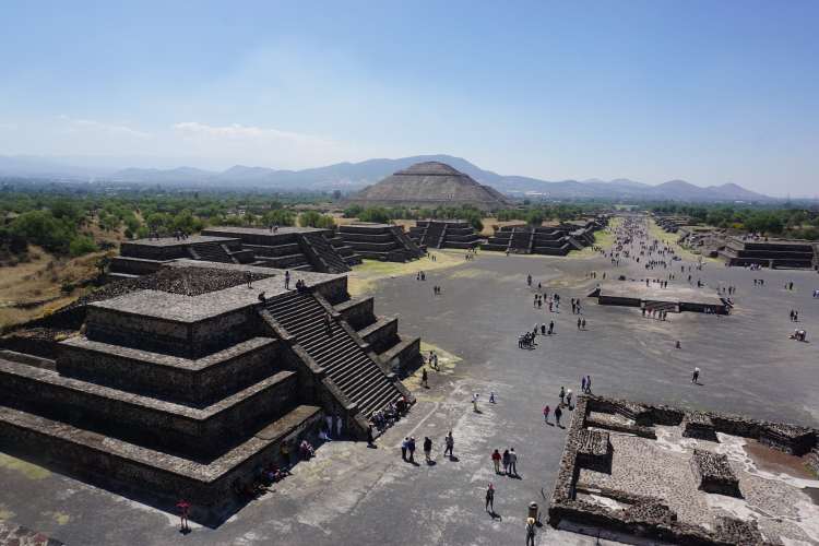 Au sommet de la pyramide de la lune, Teotihuacan, Mexique