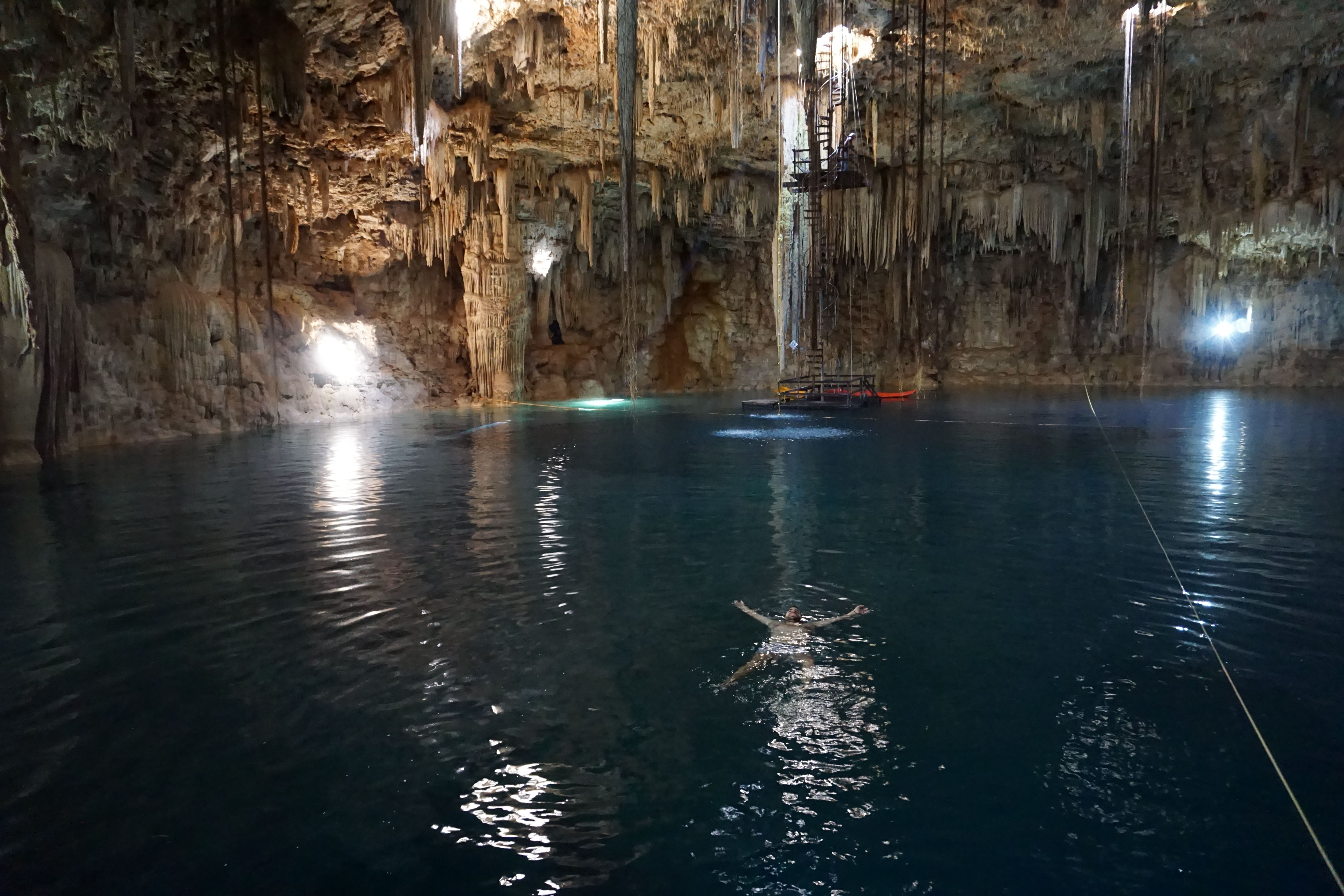 Cenote peu touristique, Valladolid, Mexique