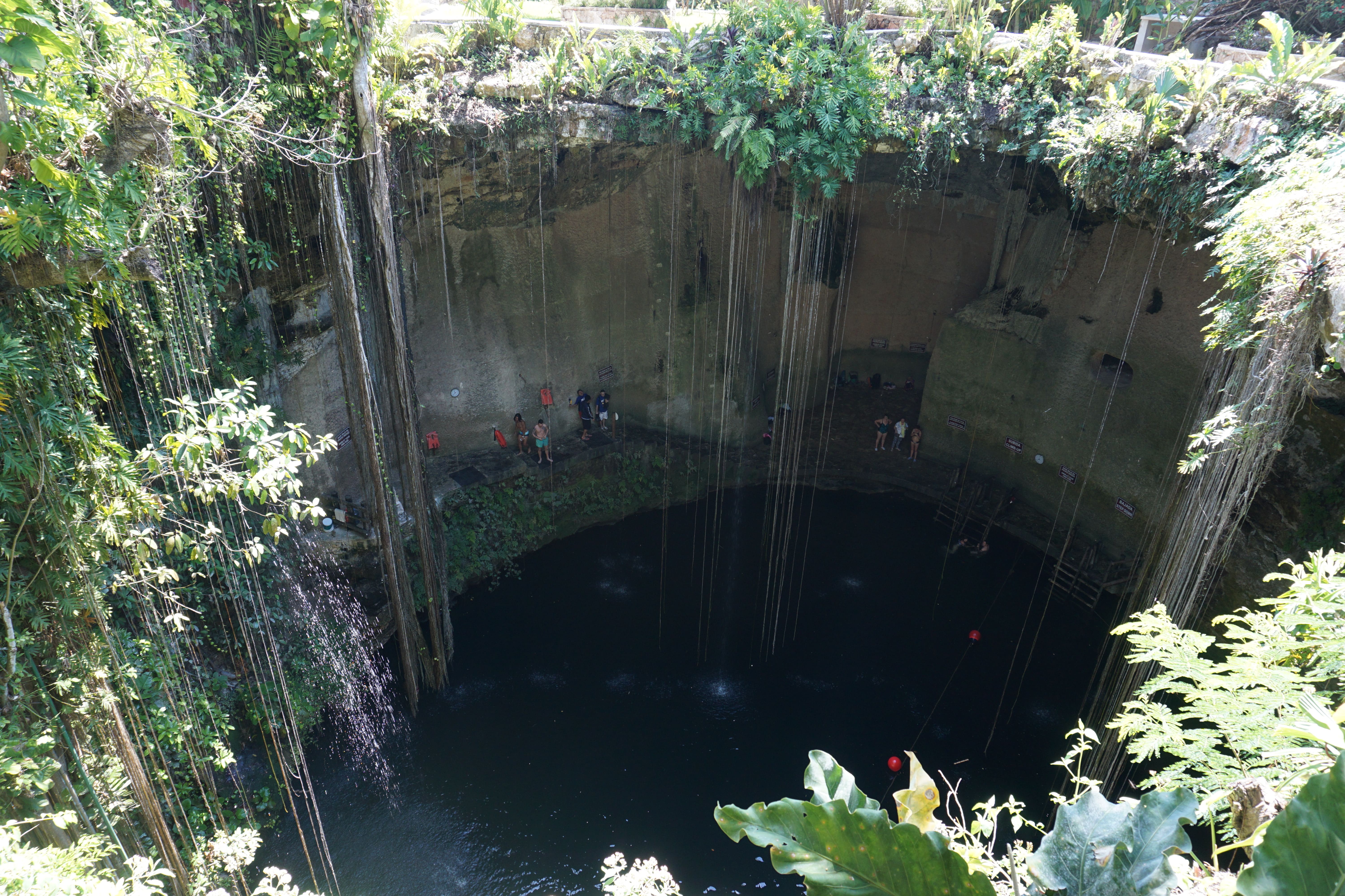 Cenote Ik Kil près de Chichen Itza, Mexique