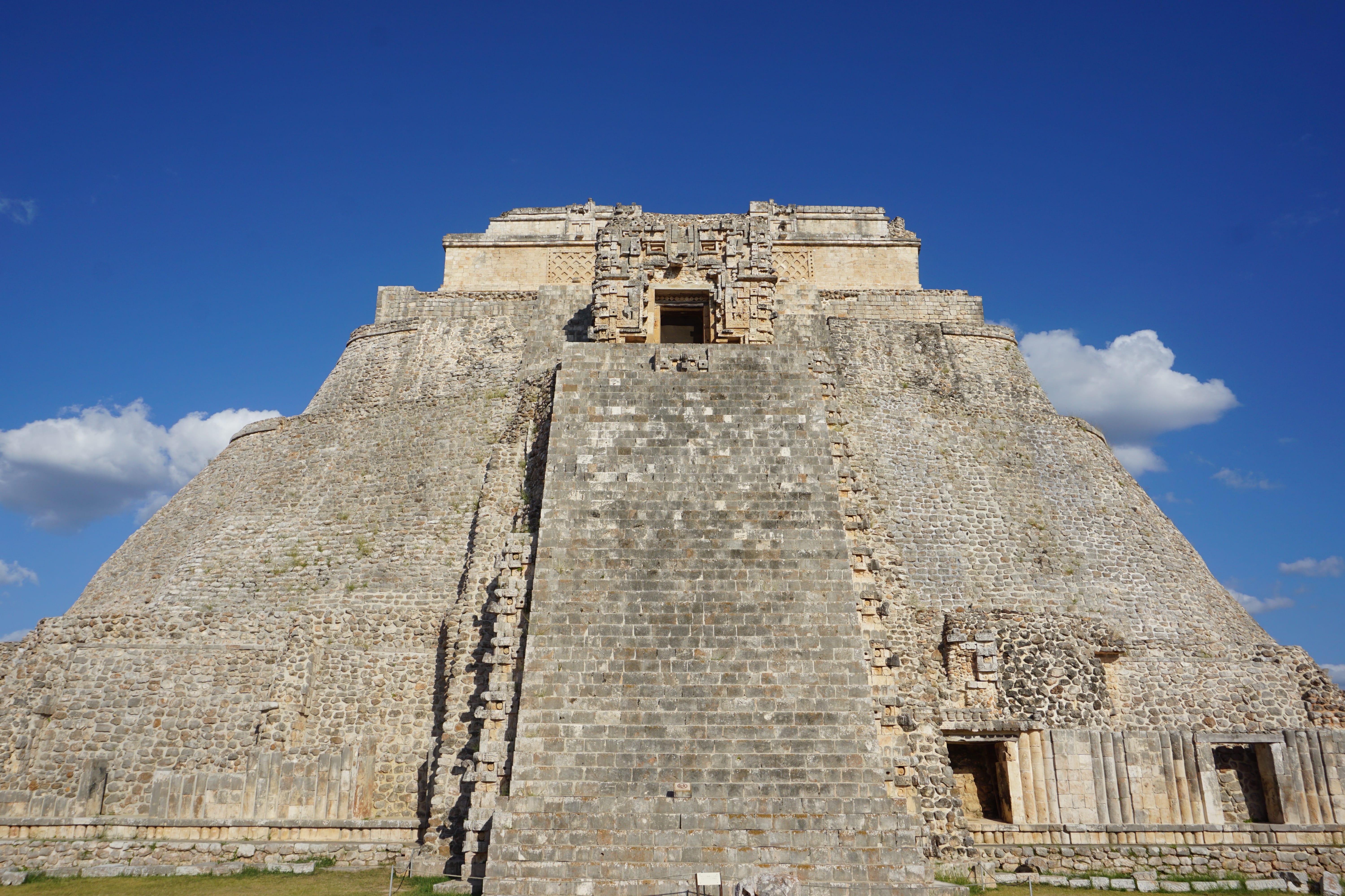Escalier de la pyramide d'Uxmal, Mexique
