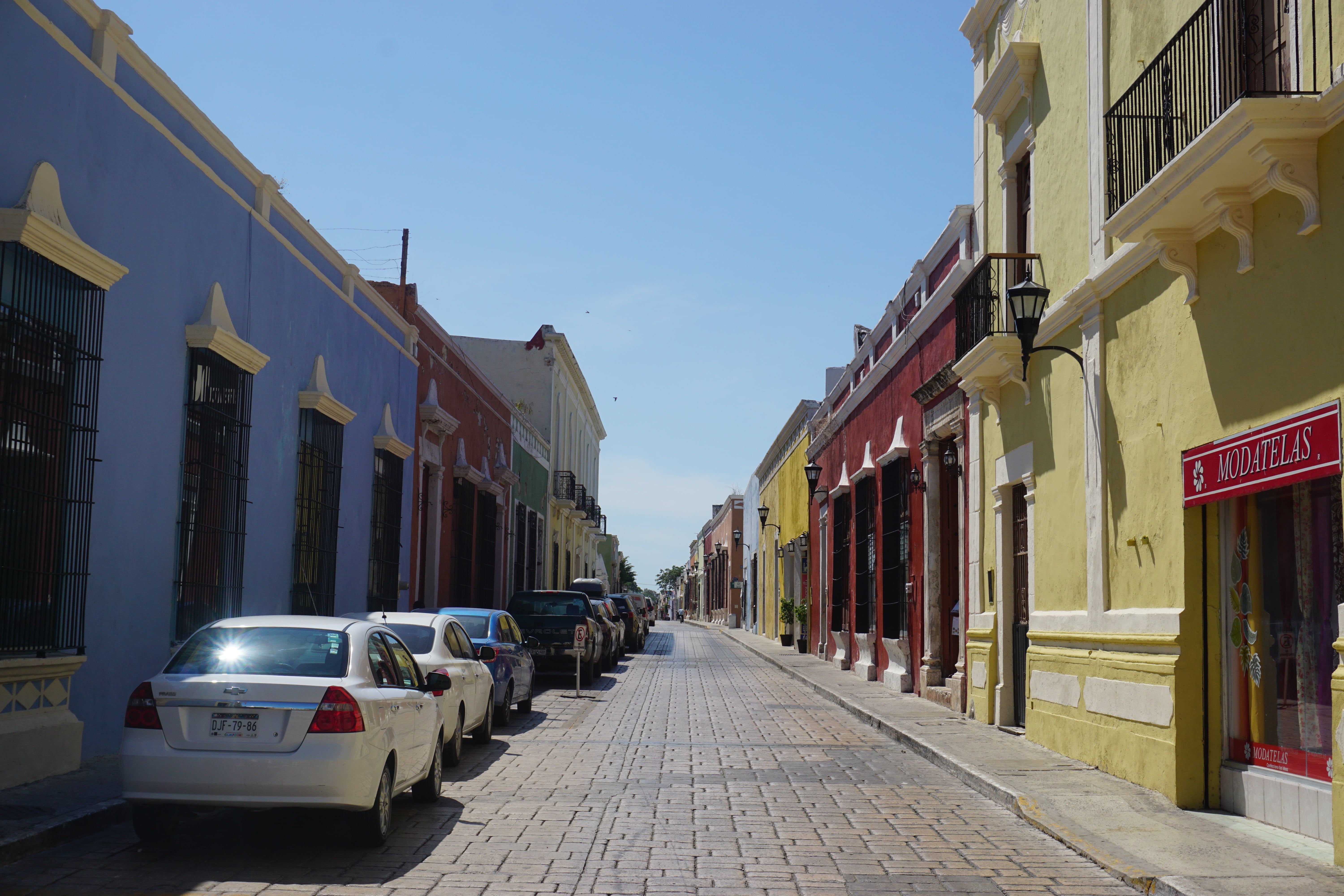 Rue colorée, Campeche, Mexique