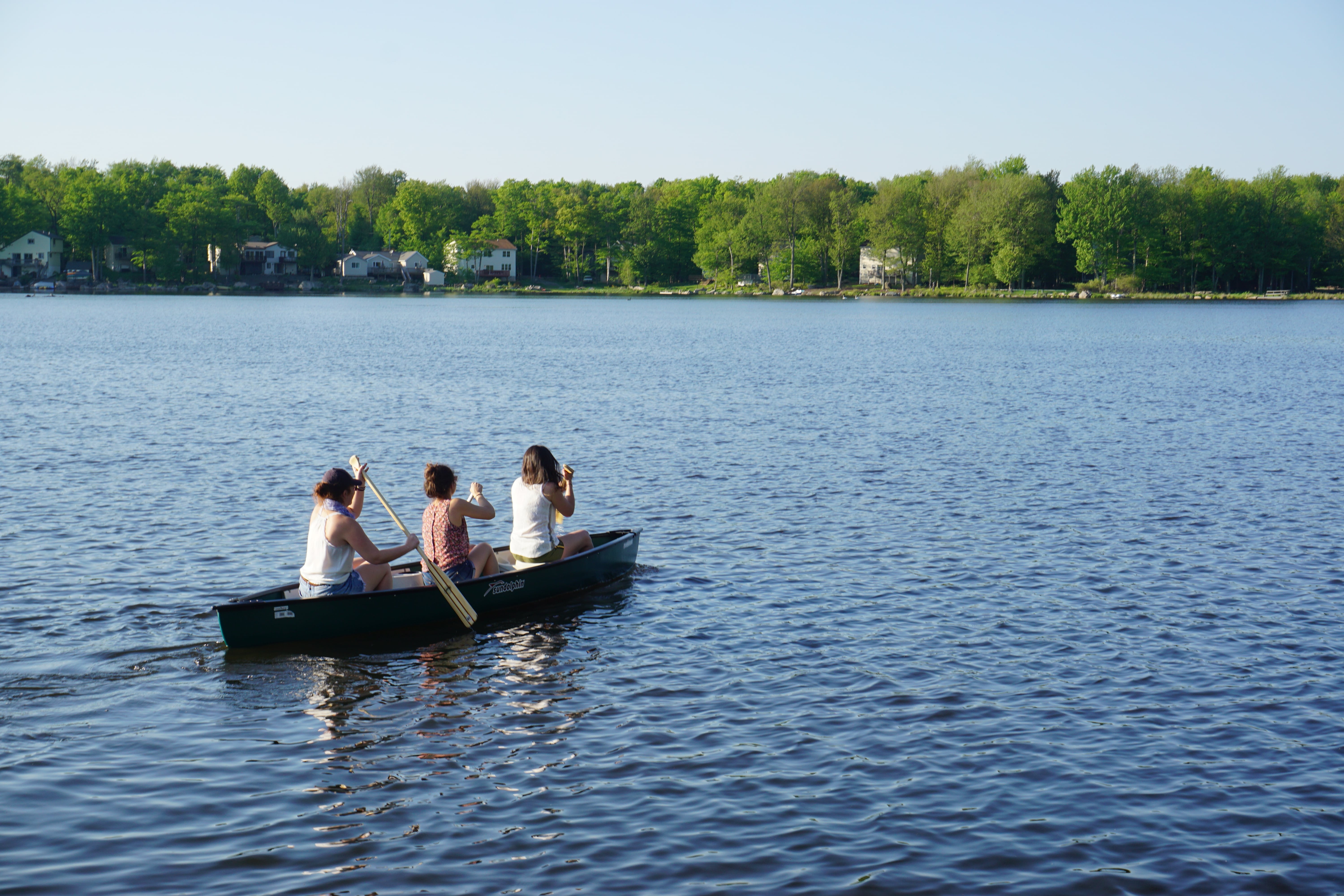 Kayak sur le lac, Pocono Mountain, Pennsylvanie